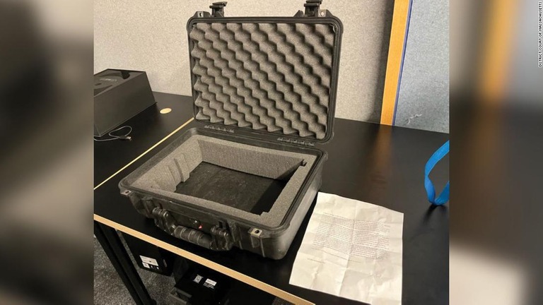 爆発したとされるケースは空で、損傷も見られなかった/District Court of Massachusetts