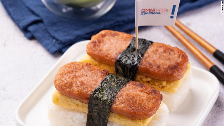 香港を拠点にするオムニフーズが世界で初めて、菜食主義者のための「スパム」（豚肉の缶詰）を開発した/OmniFoods