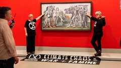 環境活動家がピカソの作品に手を接着　豪美術館