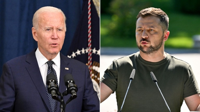 米国のバイデン大統領（左）とウクライナのゼレンスキー大統領。バイデン大統領はロシアによる攻撃を非難した/Getty Images