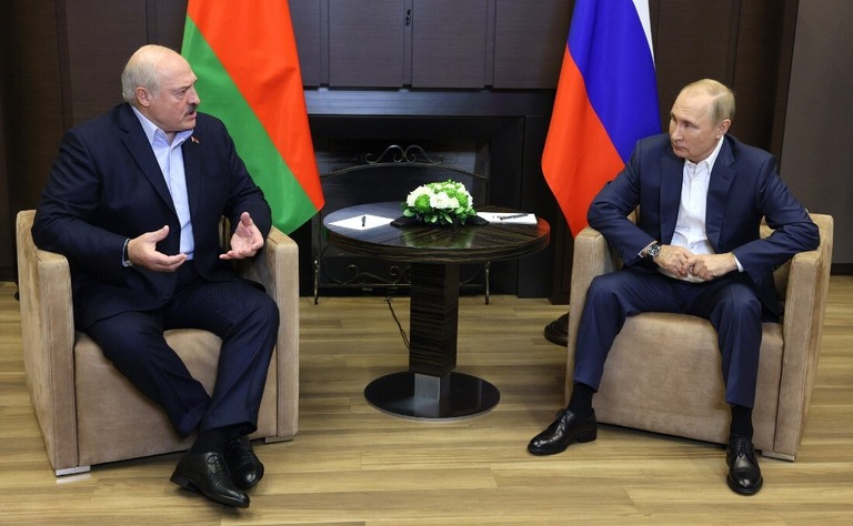 先月２６日に会談したベラルーシのルカシェンコ大統領（左）とロシアのプーチン大統領/President of Russia