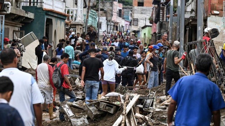 南米ベネズエラで、大雨の後に土砂災害が発生し、死傷者が出ている/Yuri Cortez/AFP/Getty Images