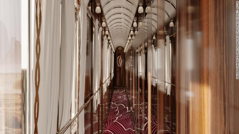 アコールは写真の廊下を「劇場的」と評している/The new Orient Express reinterpreted by Maxime d'Angeac