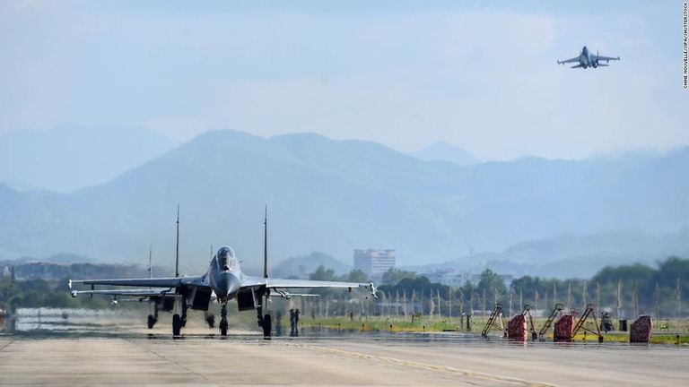 中国軍東部戦区の訓練＝８月４日、中国・南京/Chine Nouvelle/SIPA/Shutterstock