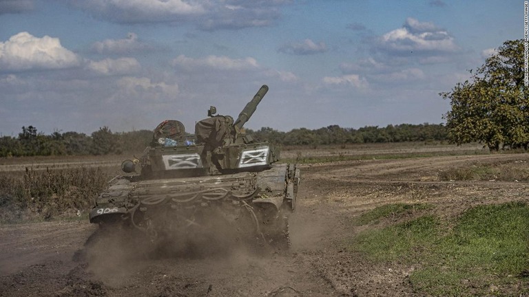 ウクライナ・ヘルソン州の州境近くをパトロールするウクライナ軍兵士/Metkin Aktas/Anadolu Agency/Getty Images