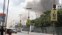 車爆弾が２度爆発、死者１００人　ソマリア首都