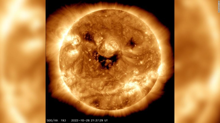 ＮＡＳＡが公開したハロウィーンのカボチャのような太陽の画像/NASA/GSFC/SDO