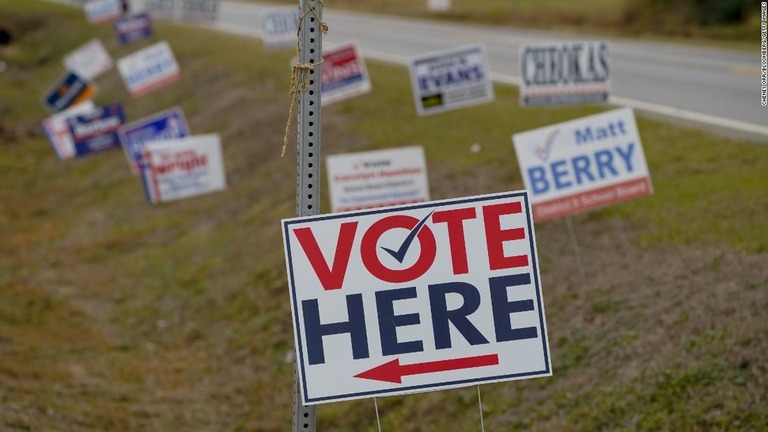 米中間選挙も投開票まで１週間を切り終盤に入った/Cheney Orr/Bloomberg/Getty Images