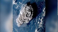 トンガ火山の噴煙、大気圏の３番目の層に到達　観測史上最高