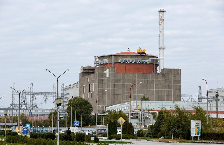 クライナ中南部のザポリージャ原子力発電所＝１０月１４日/Alexander Ermochenko/Reuters/FILE