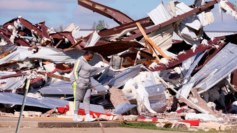 今回の竜巻によって損壊した教会＝５日、米オクラホマ州アイダベル/LM Otero/AP