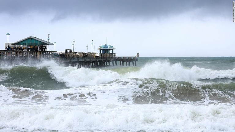 米フロリダ州ブロワード郡の海岸＝９日/Joe Raedle/Getty Images 