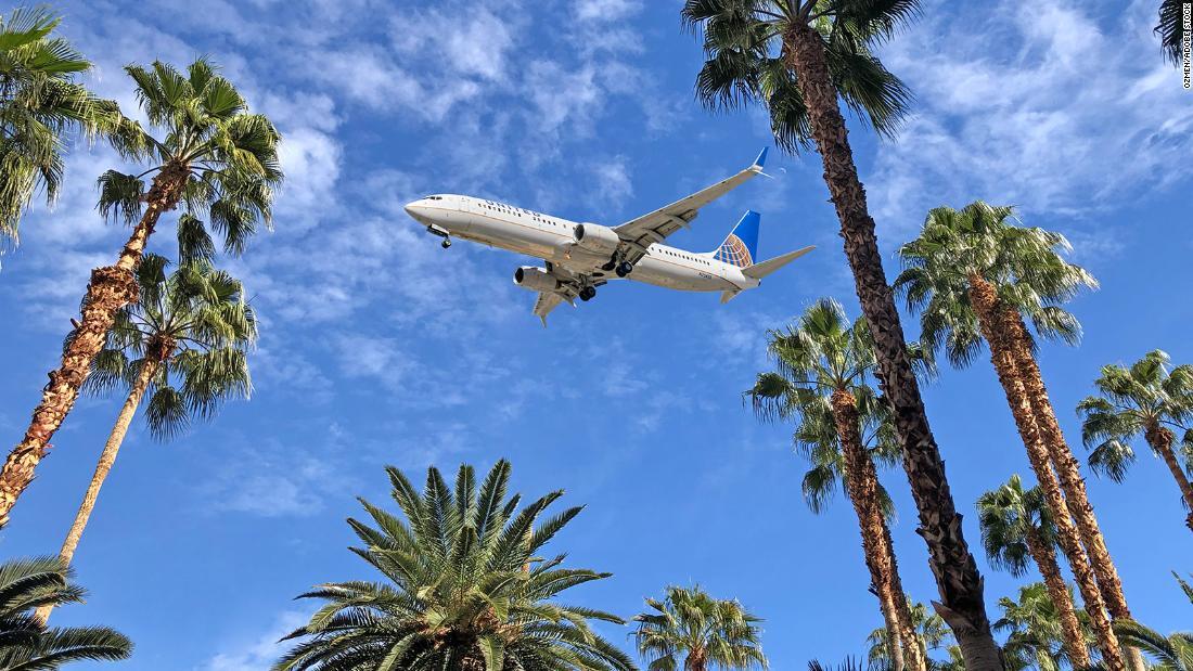 １、お得な航空券を見つけてから行き先を決める：手頃な運賃で行ける場所を探してみよう/ozmen/Adobe Stock