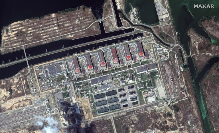 ザポリージャ原子力発電所の衛星画像/Maxar/EYEPRESS/Reuters