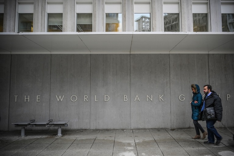 世界銀行グループの建物＝ワシントン/Eric Baradat/AFP/Getty Images