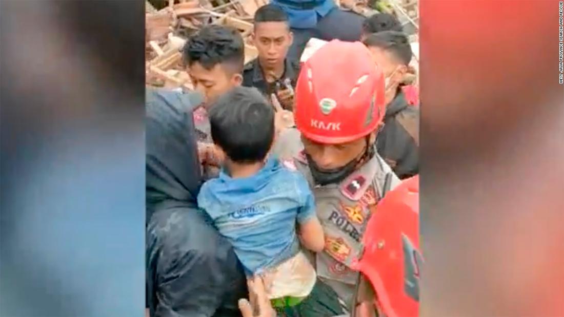 ＢＮＰＢによると、男児はナグラク村で救出された/West Java Province Search and Rescue