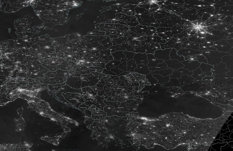 電力危機のウクライナ、暗闇状態がくっきり ＮＡＳＡ衛星写真 - CNN.co.jp