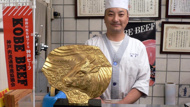 店主の新田滋さん/Asahiya