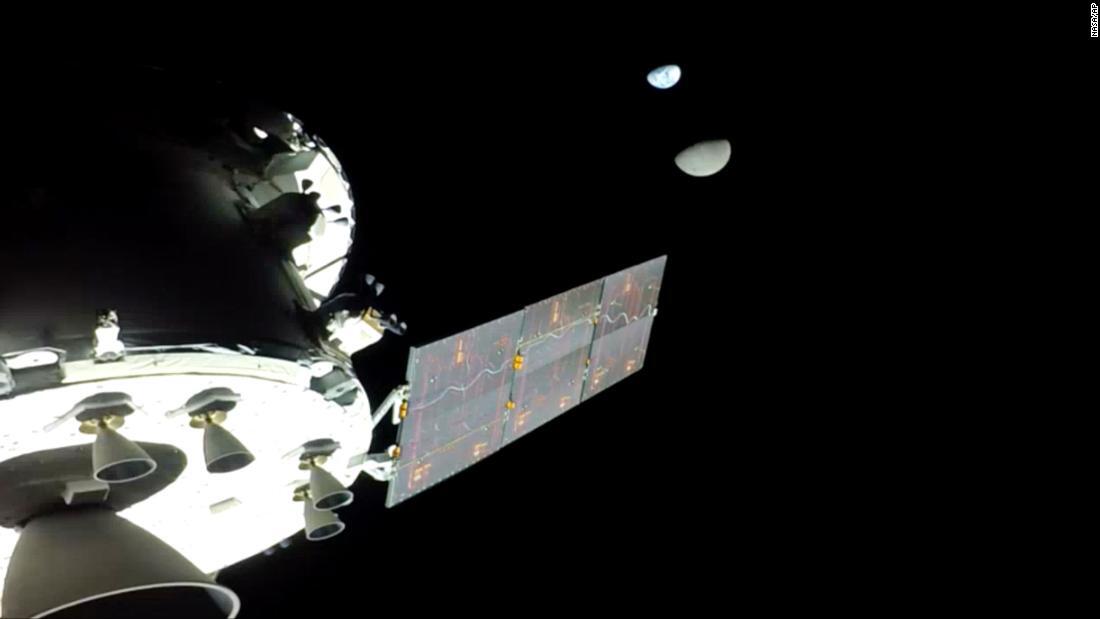 JAPOD dayframe_APOD: 2017 December 31 - To Fly Free in Space