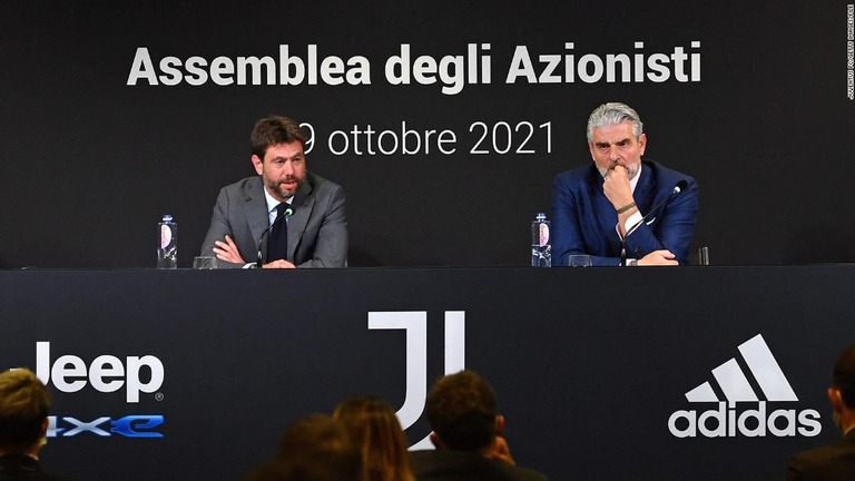 ユベントスのアンドレア・アニェッリ会長とマウリツィオ・アリバベーネＣＥＯ＝２０２１年１０月２９日/Juventus FC/Getty Images/FILE 