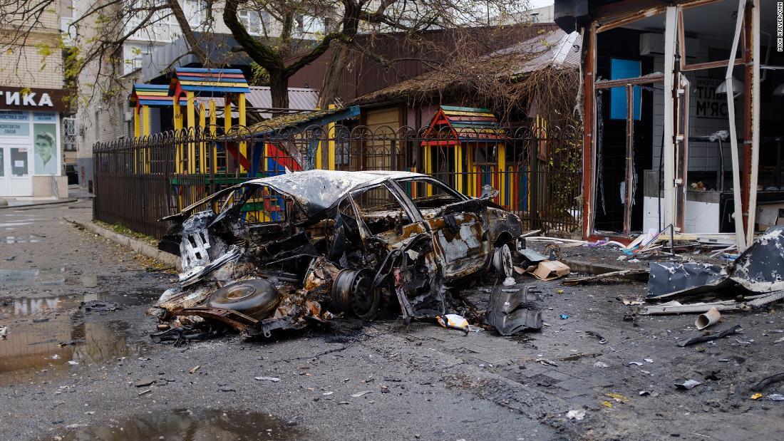 ロシア軍撤退から２週間、砲撃受けるヘルソン市民の窮状 - CNN.co.jp