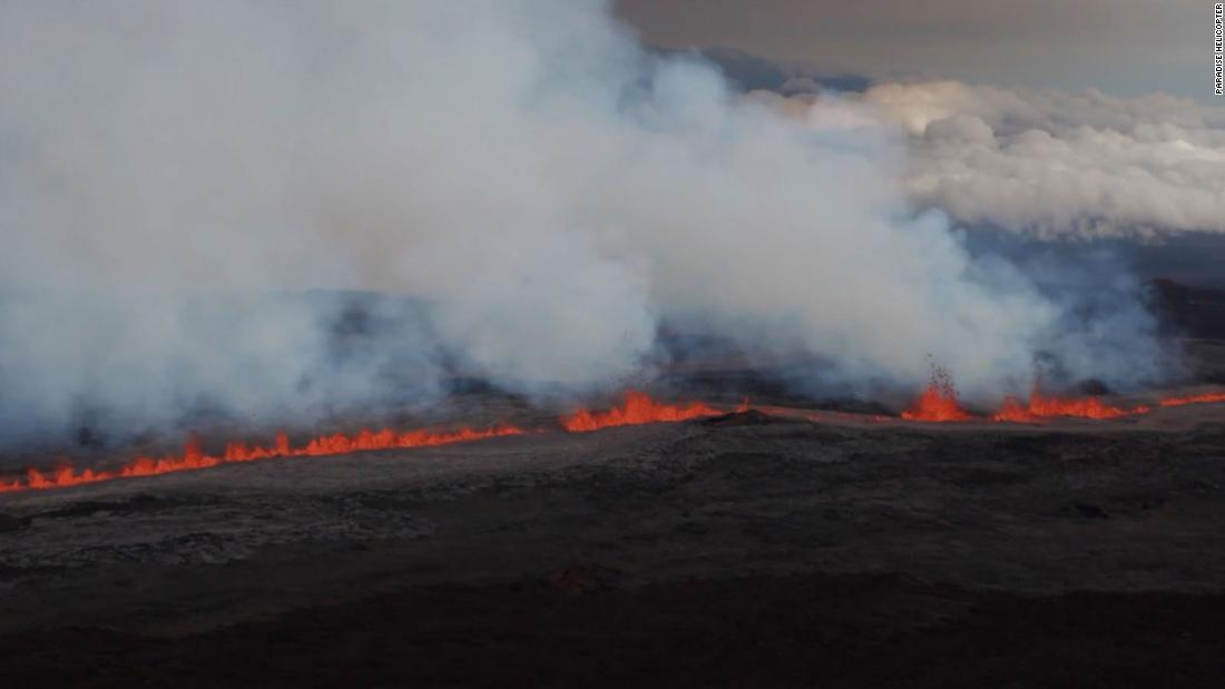 ハワイの保健当局は火山性ガスの恐れについて警告した/Paradise Helicopter
