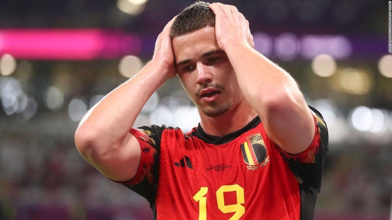 試合中頭を抱えるベルギーのレアンデル・デンドンケル/James Williamson/AMA/Getty Images
