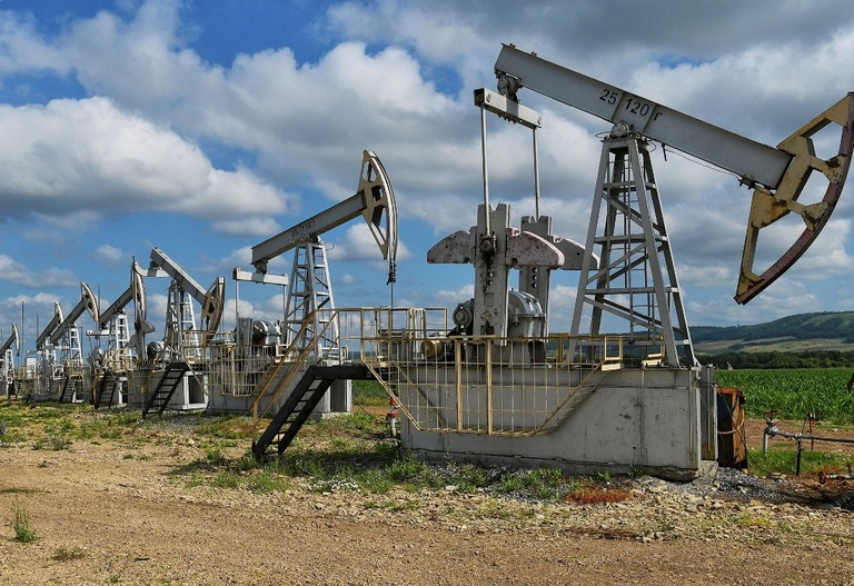 ロシアの石油採掘施設/Gleb Schelkunov/Kommersant/Sipa/AP