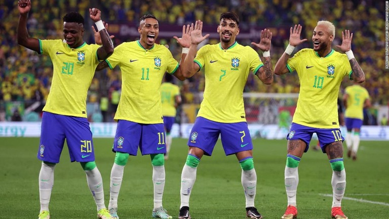 ゴールが決まり、喜ぶブラジル代表の選手。試合はブラジルが４―１で韓国を破った/Francois Nel/Getty Images Europe/Getty Images