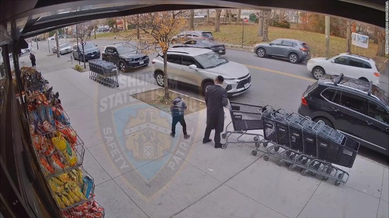 ユダヤ人の父子をＢＢ弾で撃って負傷させたとして２５歳の男が逮捕された/Staten Island Shomrim Safety Patrol