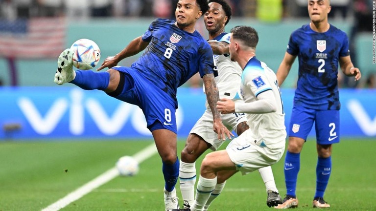 フットボール、それとも、サッカー？/KIRILL KUDRYAVTSEV/AFP/AFP via Getty Images