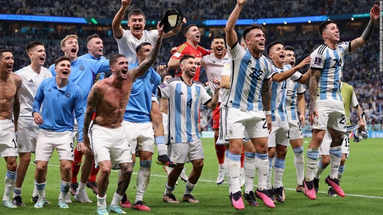 オランダとの激闘をＰＫ戦の末に制し、アルゼンチンが準決勝へと駒を進めた/Clive Brunskill/Getty Images Europe/Getty Images