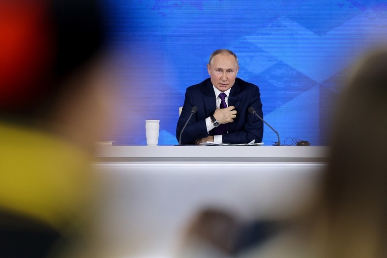 昨年行われた年末の記者会見に臨むプーチン大統領/Andrey Rudakov/Bloomberg/Getty Images