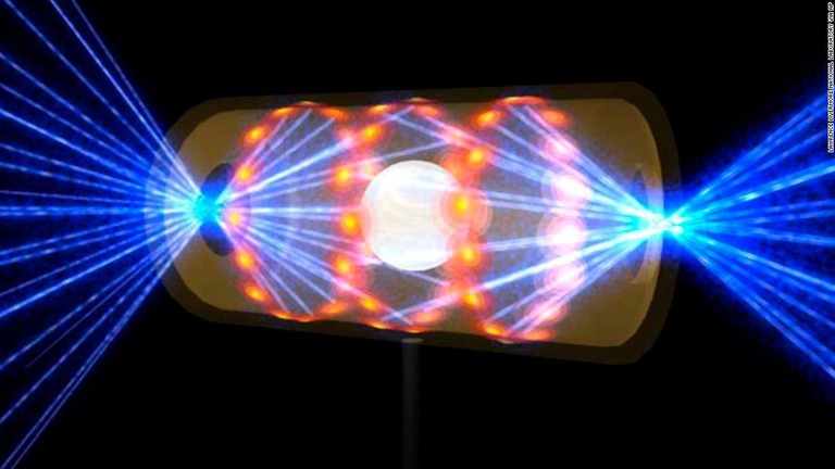 水素燃料を含むペレットをレーザーの層に撃ち込み、核融合反応を閉じ込めるという/Lawrence Livermore National Laboratory via AP