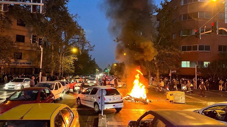 この秋イラン全土に広がった抗議デモに関連し、さらに数人が死刑宣告を受けているとみられるが人数は確認できていない/WANA NEWS AGENCY/Reuters