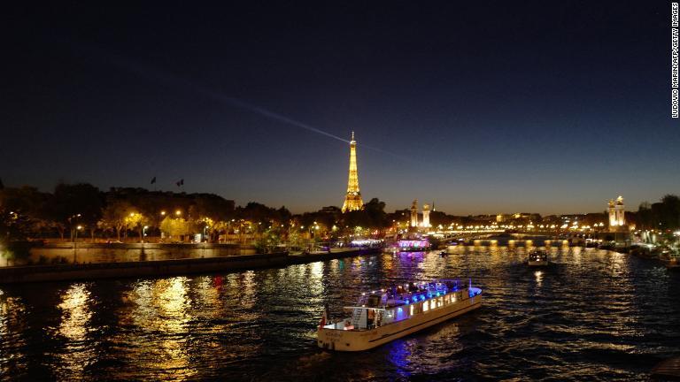 フランスの首都パリは、２０２１年の２位から９位に/Ludovic Marin/AFP/Getty Images