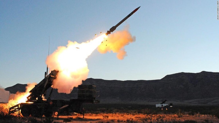 米陸軍が行うパトリオットミサイルの発射試験。短距離弾道弾や巡航ミサイル、航空機の迎撃能力を持つ/Jason Cutshaw/US Army