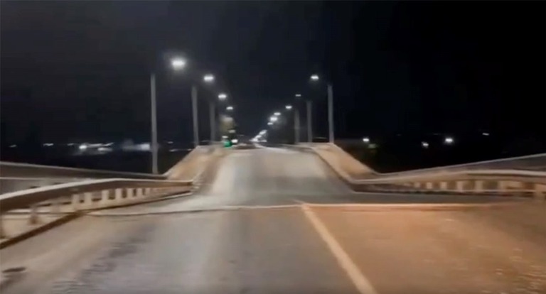 ウクライナ南部メリトポリにある道路橋が爆発の標的になったという/Telegram