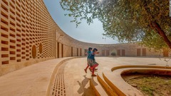 猛暑の砂漠に立つ学校、建築技術で涼しさ保つ　インド