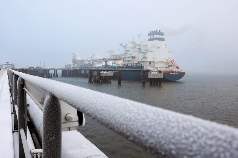 浮体式の液化天然ガス（ＬＮＧ）ターミナルが完成した＝独ウィルヘルムスハーフェン/Liesa Johannssen/Bloomberg/Getty Images