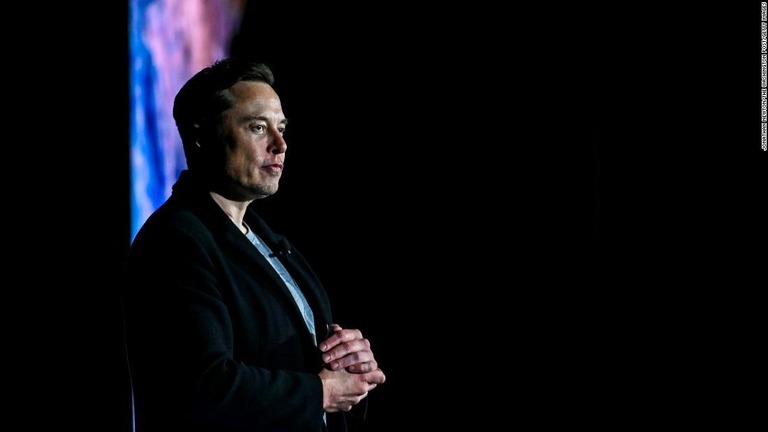 米ツイッターのトップに就任したイーロン・マスク氏。最高経営責任者（ＣＥＯ）の立場から退くかどうかについて「投票」を行っている/Jonathan Newton/The Washington Post/Getty Images