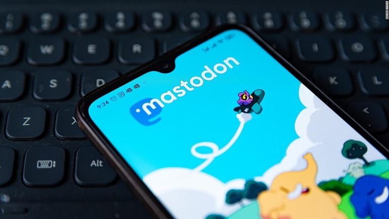 「マストドン」の１１月の月間ユーザー数が前月の８倍に増加したことが分かった/Adobe Stock