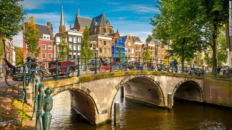 ３位はオランダの首都アムステルダム/Sergey Borisov/Adobe Stock