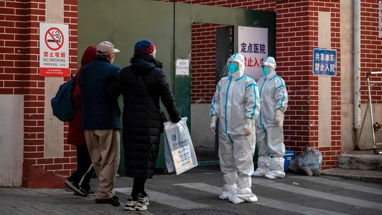 患者の受け入れを行う医療スタッフ＝２１日、北京/Kevin Frayer/Getty Images