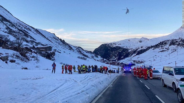 オーストリアで雪崩が発生し、負傷者が出た/Lech Zuers Tourismus/AFP/Getty Images