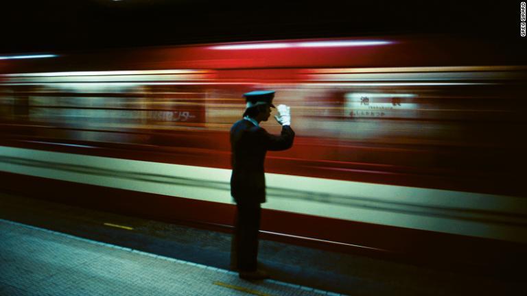 池袋駅の車掌/Greg Girard