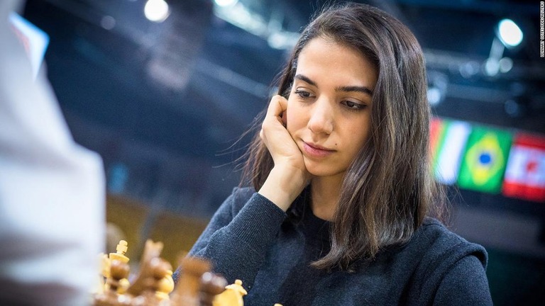 イランの女性チェス選手サラ・ハデムさん/Lennart Ootes/FIDE/Reuters
