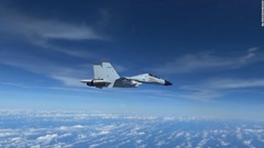 中国戦闘機、米軍機の飛行を妨害　南シナ海上空