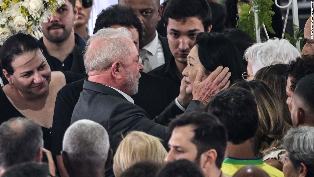 ルラ大統領がペレ氏の妻のもとを訪れた=2日/Nelson Almeida/AFP/Getty Images