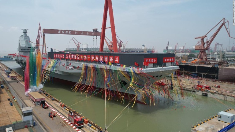 ６月に進水式を行った中国海軍の新空母「福建」。今年初の航行試験に臨むという/Li Gang/Xinhua/Getty Images